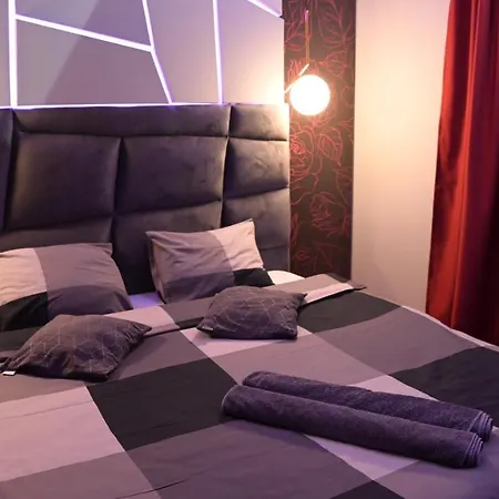 Carlos Apartment *